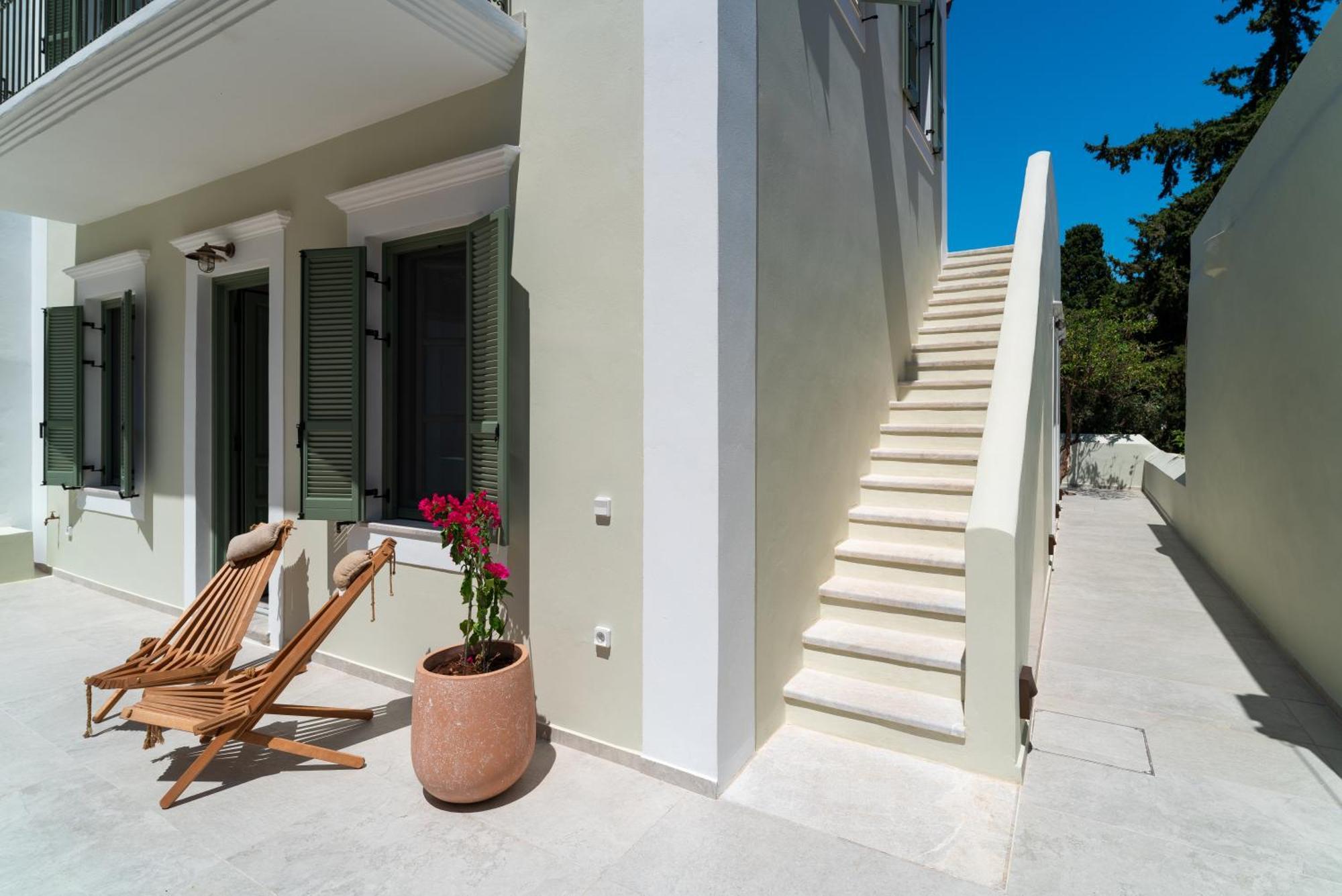 Nisomar Suites Sými Buitenkant foto